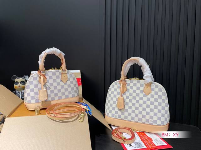 小号 大号 配折叠礼盒 Lv Lv Alma Bb Mini贝壳包 原版高品质 包包这款retiro 手袋以标志性的老花面料制成 经典永恒 优雅低调的外形设计和