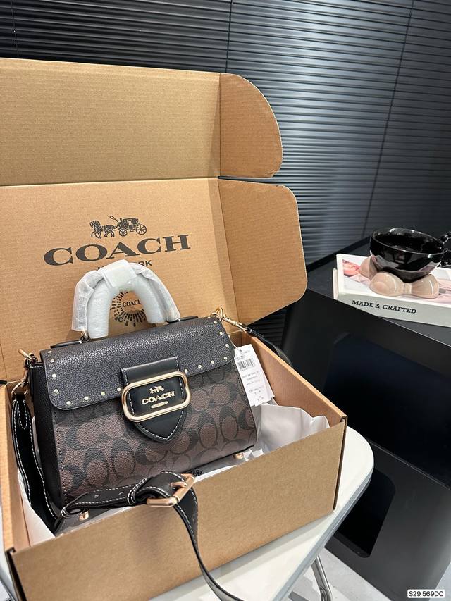 配飞机盒子 蔻驰coach Coach 蔻驰12月新品 Morgan 不管是日常出街还是上班都是一个非常好的选择 而且高级百搭不易过时 能够hold住一年四季