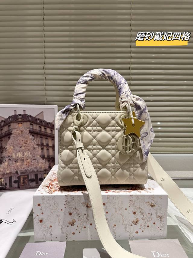 原单 配折叠礼盒飞机盒 尺寸 Size: 24Cm 20Cm 17Cm 高品版.升级出货 Dior 戴妃磨砂款 更加加分