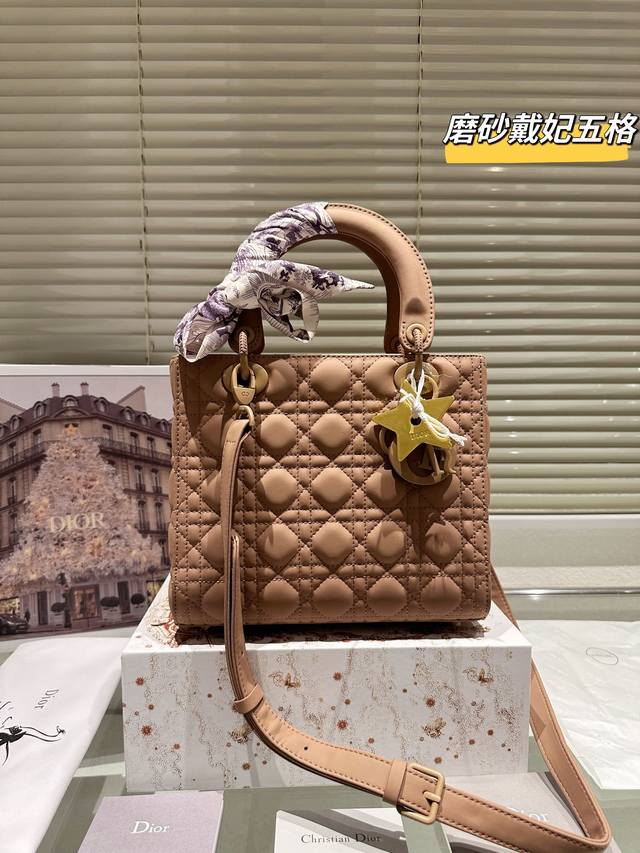 原单 配折叠礼盒飞机盒 尺寸 Size: 24Cm 20Cm 17Cm 高品版.升级出货 Dior 戴妃磨砂款 更加加分