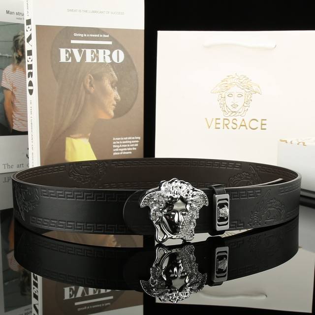 Versace 范思哲 配送官网同步正版新款包装，美人头正版开模经典版型高档时尚 ，进口牛皮美杜莎压花，背面酒红色牛皮底，对版车线，宽度3.8 Cm ，品质保真