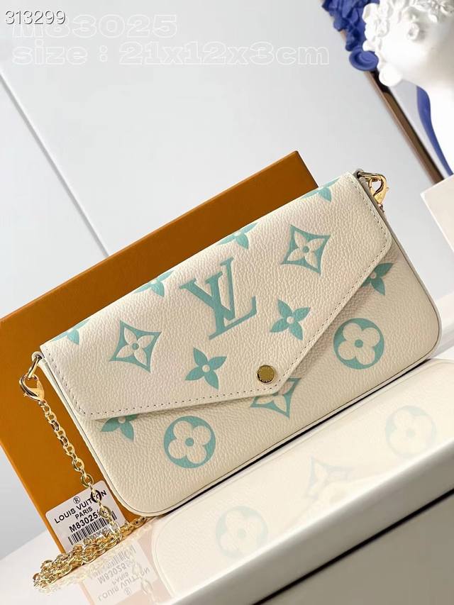 M61276 M83025粉 本款 Pochette Félicie 链条包为柔软 Monogram Empreinte 皮革压印经典 Monogram 图案，