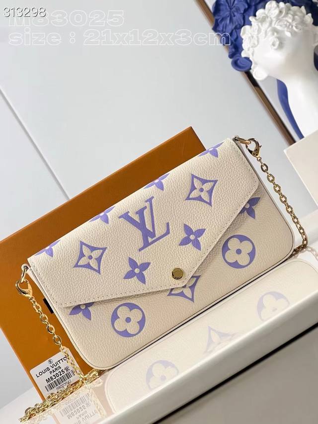 M61276 M83025粉 本款 Pochette Félicie 链条包为柔软 Monogram Empreinte 皮革压印经典 Monogram 图案，