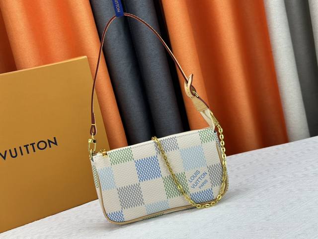 M40712 N40642 麻将包系 Pochette Accessoires 手袋、本款 Pochette Accessoires 手袋采用 Monogram