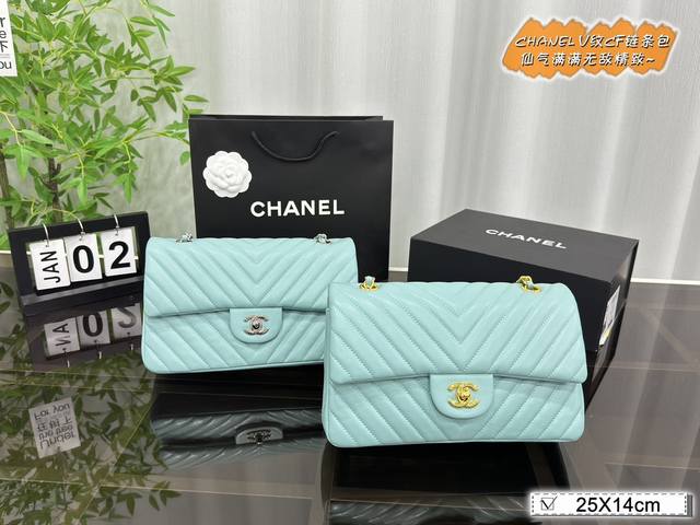 配折叠盒 Size:25×14 Chanel 香奈儿 V纹 小羊皮 Cf 链条包 全称是 Classic Flap 拿到手里才能感觉到它的魅力 这份质感 仙女们