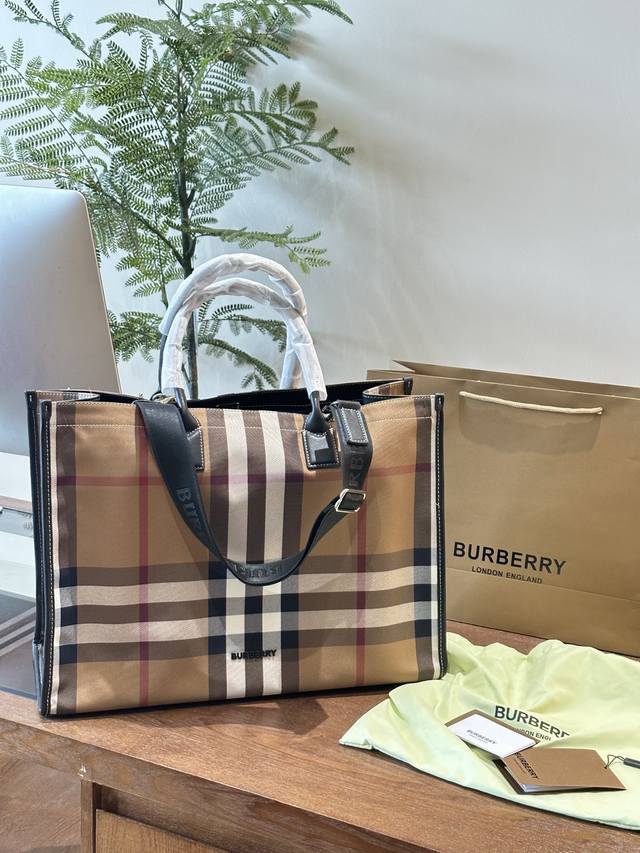 值得入手的burberry包包 春夏合集hello宝子们 值得购买的burberry系列合集巴宝莉就是英伦风的代名词 经典的格子设计满满的英伦风高级又耐看超级大