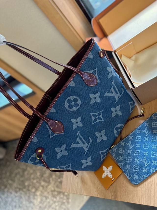 折叠礼盒包装 送丝巾 Lv 中古 牛仔 Nf 购物袋 Neverfull 购物袋！入门级的款式哦！绝对的终身款！此物经典不言而喻！街拍和实用都是非常nb的选择！