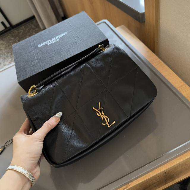 头层羊皮 礼盒包装 圣罗兰jamie托特包 Saint Laurent 23年爆款包 Jamie 从去年的icare开始 大众的审美都逐步趋向大包咯 今年的这款