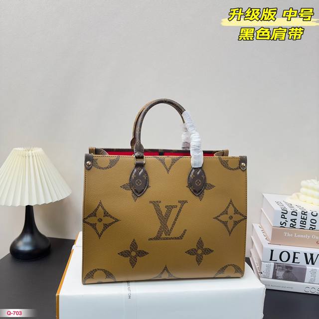 中号 升级全新包装 Lv 丛林托特包 黑色肩带 原单品质 全钢五金 这是一款超赞的包包 还非常贴心的加了中长的肩挎的肩带，可以说是非常赞了，对花品质 秒杀市场一