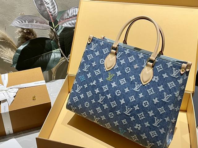 折叠礼盒 Lv 中古牛仔 Onthego妈咪袋 性价比之王这是一款超赞的包型，灵感来自于恶搞lv的街头品牌，曾经的曾经，Louis Vll Litton永远不会