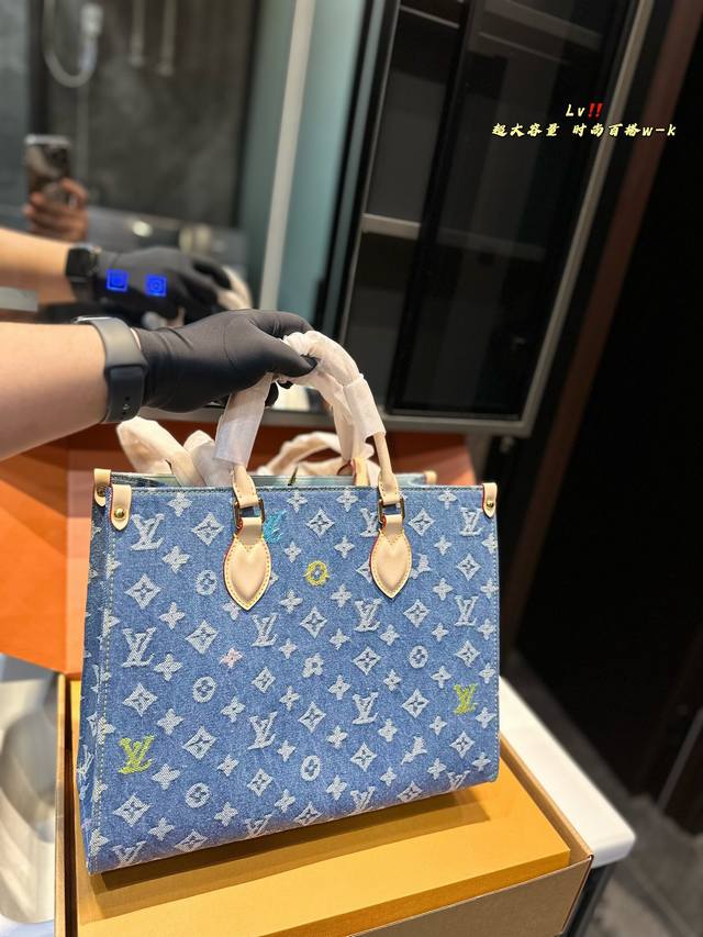 折叠礼盒 Lv 中古牛仔 Onthego妈咪袋 性价比之王这是一款超赞的包型，灵感来自于恶搞lv的街头品牌，曾经的曾经，Louis Vll Litton永远不会