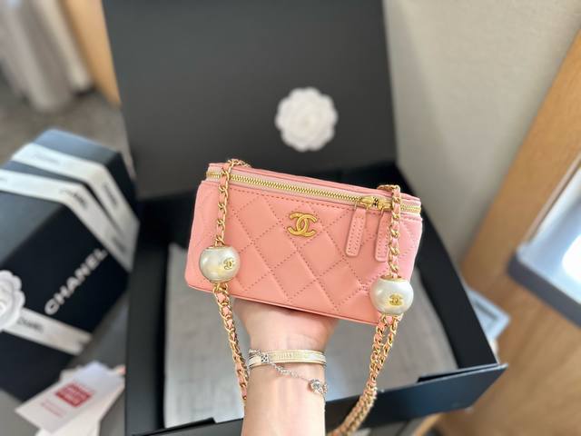 折叠礼盒包装 Chanel 新品 高级镶金镂空编织手柄 盒子包 化妆包 小箱子 最近的盒子包系列真的好火，小盒子当然是异常可爱啦。尺寸 16 10 8Cm