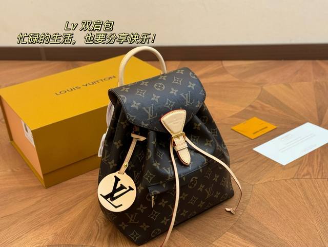 配盒 Size：24*28Cm Lv 新款双肩包小可爱~ 手提 单肩 双肩 甚至还可改造成斜挎 说实话实用性超赞！