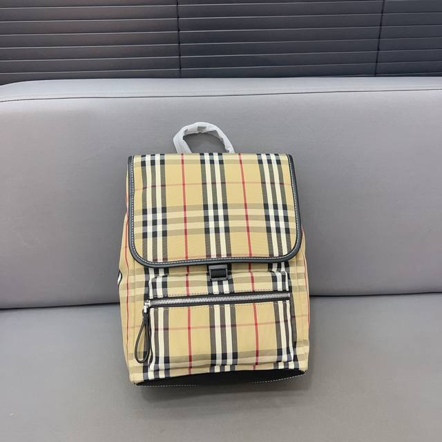 Burberry 巴宝莉 Vintage复古格子条纹 帆布翻盖双肩包 男女通用背包 书包 经典logo搭配原厂工艺材质 休闲百搭 采用精湛镶嵌细工，实物拍摄 原