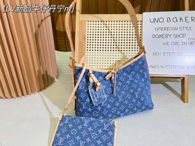 折叠礼盒飞机盒 Lv Carryall牛仔丹宁 腋下包购物袋 夏天牛仔真的杀疯啦！ 日常通勤旅游完全足够 很喜欢丹宁牛仔的复古感 肩带搭配铆钉设计 时髦精必冲