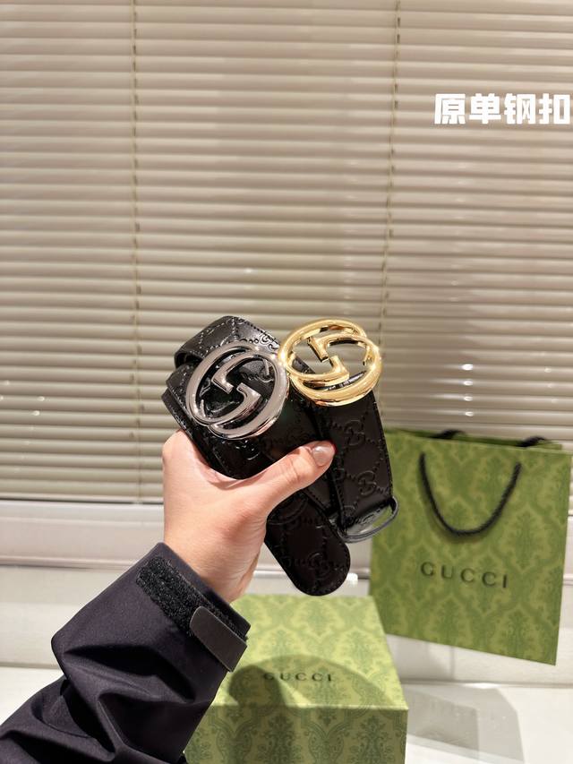 钢扣 高版本！腰带gucci 牛皮皮带～热门款 男女通用皮带里面最火的版本啦～质量很好 全套包装！五金绝对不褪色 皮带头和专柜一样的哦～ 配礼盒手提袋发票