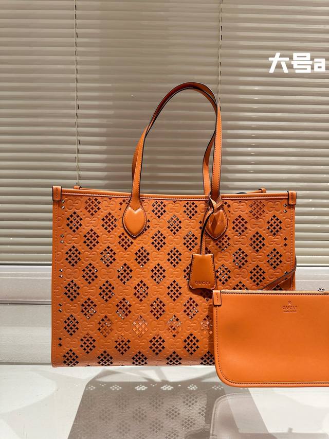 大小同价 Gucci古奇 新品托特 Tote包出行太方便啦 超大容量 拿起来就可以出门啦 新品镂空 尺寸42.31 29.20