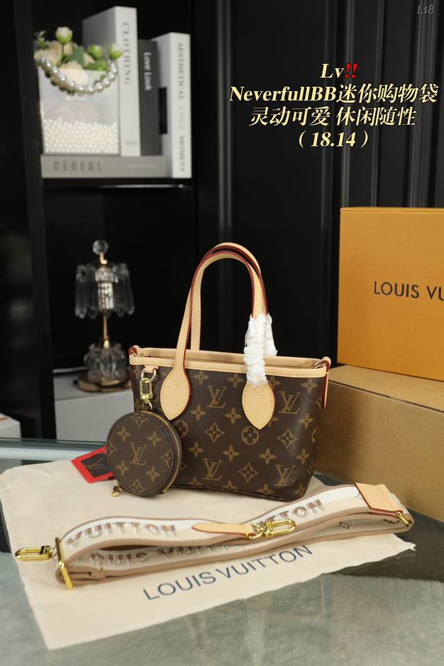 配全套礼盒 Lv Neverfull Bb迷你购物袋 捕捉小可爱一只 这这这也太灵动了吧 手提斜挎都好看 容量也ok 菜篮子的设计 休闲随意 日常出门妥妥的~