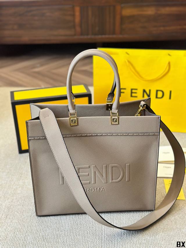 牛皮版本 尺寸：35 30Cm F家 Fendi Peekabo 购物袋 经典的tote造型！托特包