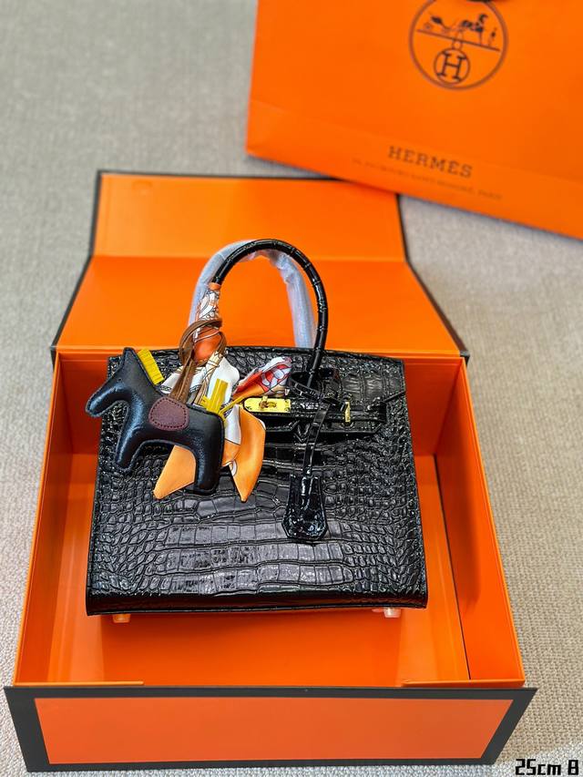 鳄鱼纹 原版皮hermes 25铂金包 Hermès 爱马仕 铂金包 高端质量 专柜最新款进口荔枝纹 明星同款 原版质量 ，Hermès每个女孩的必备品 尺寸：