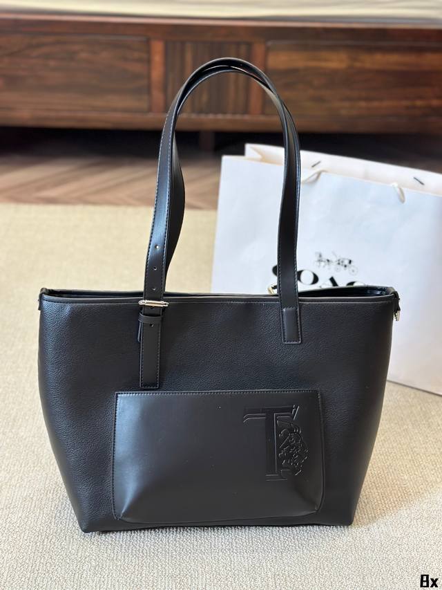 牛皮版本 Tods 大号托特 Size: 40 30Cm 老托家 最百搭的一款包包 这真是一款什么风格都能搭配的包包 真的经典又耐看！