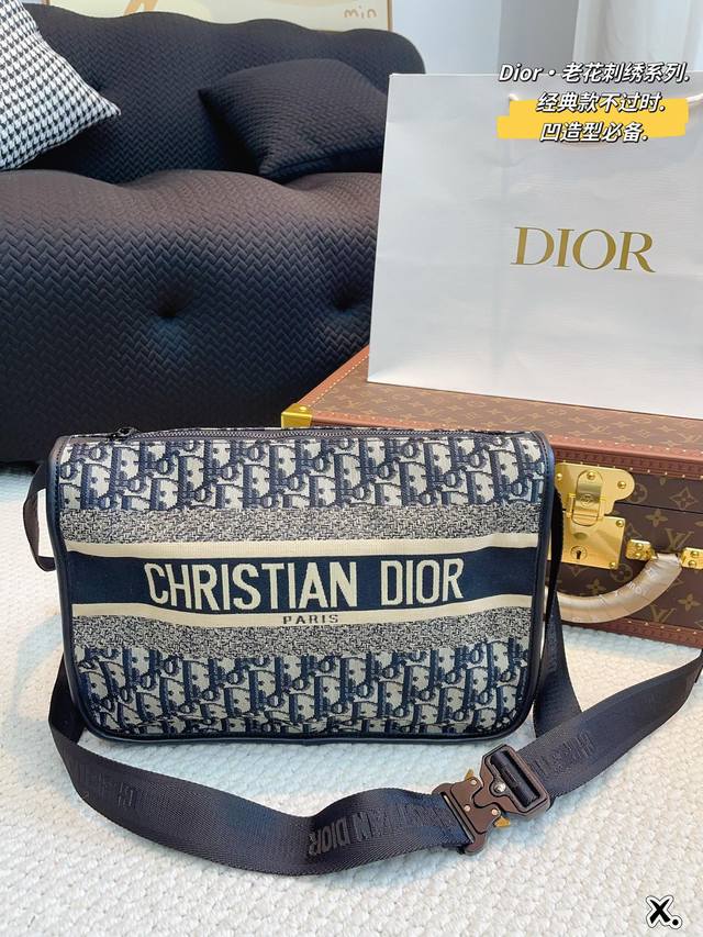 迪奥 Dior 单肩斜挎包 专柜最新进口帆布原单品质 官网同步 原版五金不掉色 品质保证超洋气 超实用 随心装 永不过时 必备单品 尺寸：33*11*23Cm