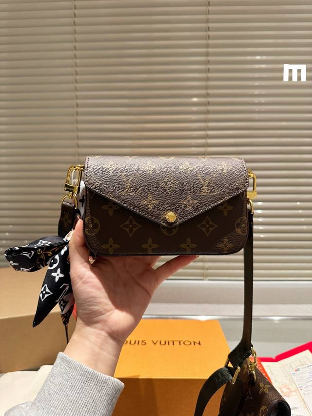 Lv三合一手拿包仁超人气包包 Louis Vuitton Trio 三合一零钱包 今天要介绍的是lv的超人气三合一零钱包光颜 值就极度个性十足感意聽，让人充满购