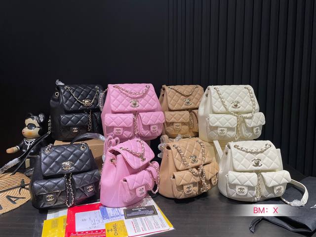 小号 大号 配折叠盒 香奈儿chanel 19Bag 双肩包经典一直很喜欢 自重很轻又很能装， 任何场合都能背，适配任何风格。 很经典的一款包，背个几年都不过时