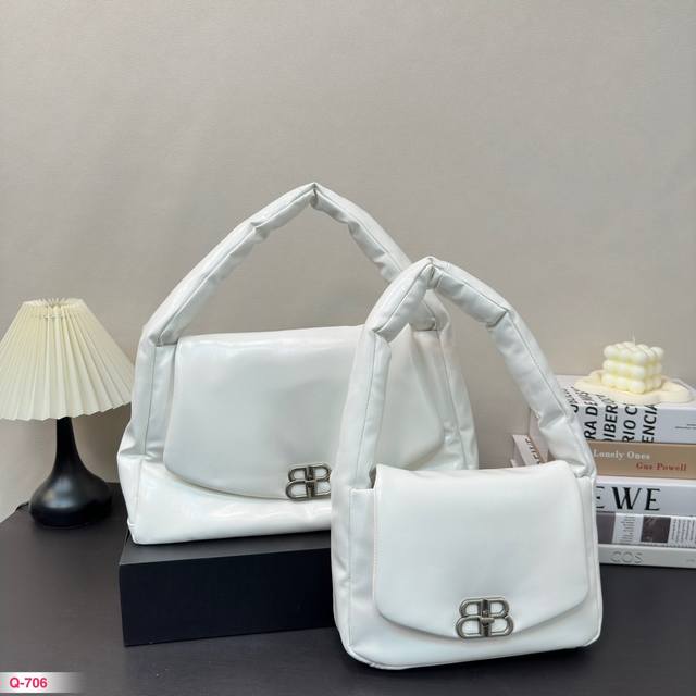 配折叠盒 巴黎世家balenciaga Monaco Sling Bag 新款sling 腋下包，男士用也好看 尺寸有大小尺寸，男士建議大的，要收納三也可以。拍