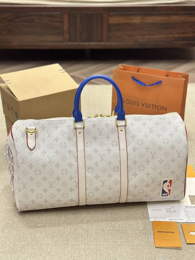 牛皮版本 Lv旅行袋1Keepalls 可奶可盐 1联名nba Keepall Lv&Nba联名秀款keepall5 限量款之侧面篮网设计尺寸:：50Cm