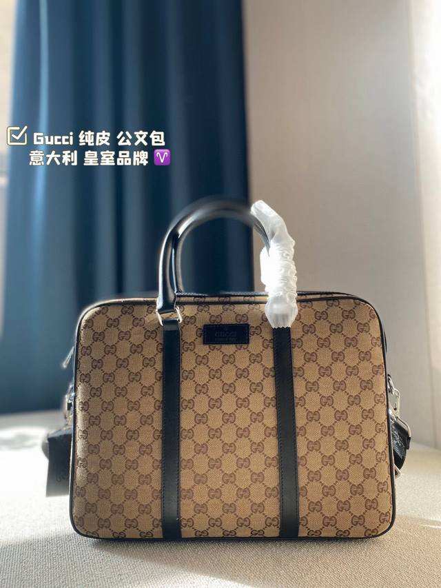 配纯皮 Gucci 纯皮 原单公文包 专柜同步新款意大利产地 皇室品牌 非凡享受 男包 优选原版 融入原单五金 绝对爆款市场 款式独特 设计简约大方 顶级货 王