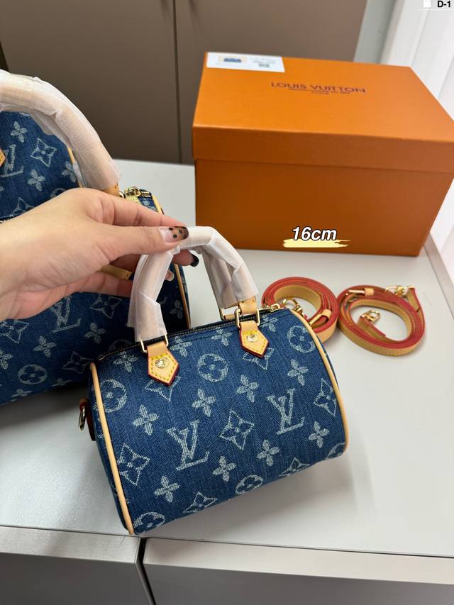 16厘米 Lv Speedy 丹宁牛仔枕头包 Lv 新款系列 枕头包 手袋,全网首发 Lv Speedy Nano 枕头包这款retiro 手袋以标志性 经典永