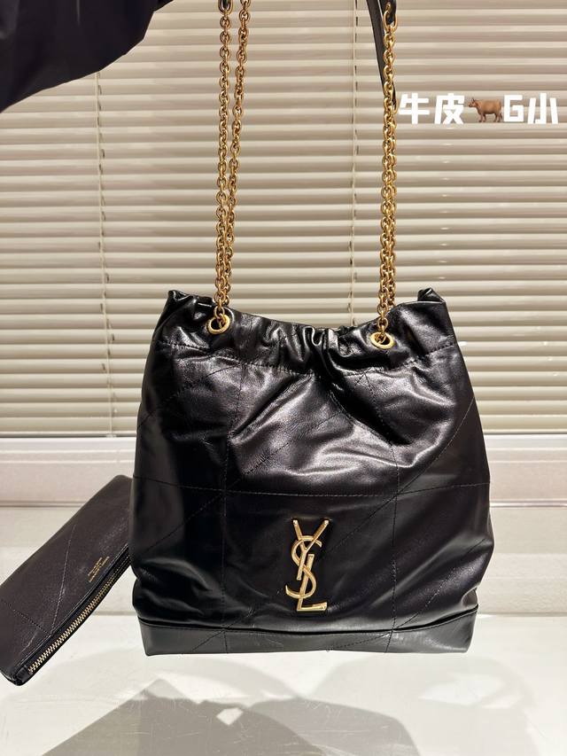 顶级原单头层皮 Ysl 托特包 慵懒随性又好背 上身满满的惊喜 高级慵懒又随性 彻底心动的一只 Size：大号32 36Cm 小号25 30Cm