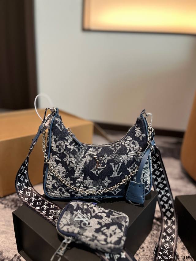 礼盒包装 Lv 三合一 今年的新款hobo Bag 原厂定制3Cm三角标牌 专注细节 认准品质 有可调节长度的 尼龙刺绣logo肩带 +链子 五金采用原版白钢