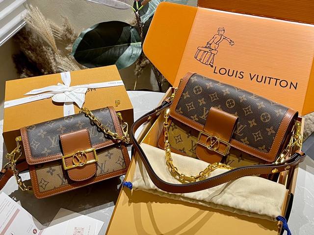 牛皮 折叠礼盒louis Vuitton Dau E达芙妮邮差包，全牛皮，万能搭配四季，夏日轻薄都能hold住。复古但上身时髦的信封包，线条硬朗流畅。绝对是一款