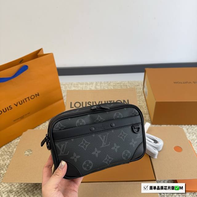 全套包装 Lv Trunk 相机包24Ss新品牛皮版本 小小的很实用！手机 钱包 烟盒 都ok！ 送男朋友的小姐姐们可以安排了 尺寸19.7.12