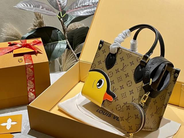 Louis Vuitton Resee联名款新品 心动不止一次 Lv Onthego Bb 家族再添爆款然 Onthego Bb 它来啦 全皮质高级灰 拼色花纹