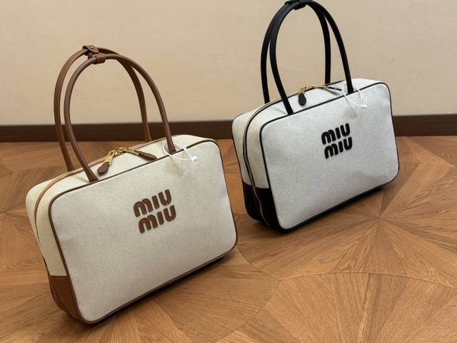 这款太漂亮了吧 Miumiu保龄球的感觉超级好！ 尺寸 ：34.23Cn 最新面料！