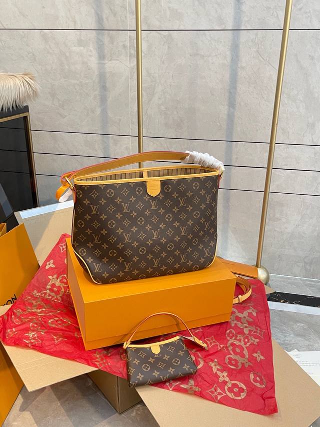 牛皮定制 折叠礼盒 Lv 路易威登中古 Tote 二合一 腋下包 配送麻将小包 薇薇安女包lv老花限定 ！超美！好多网红潮人都在背 单肩斜挎背这款包看着简单，搭