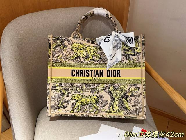 高版本配送丝巾 迪奥dior Tote Book 立体提花动物园老虎 高密刺绣托特包 绝美的梦中情包 尺寸42Cm 礼盒包装