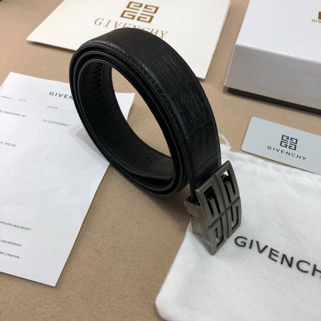 品牌：纪梵希givenchy 新款自动皮带 等级：双面头层牛皮 不要拿市场便宜皮版和我们比.不是一个档次.识货来 新款开模。带宽3.5厘米.油边精致 电脑车线