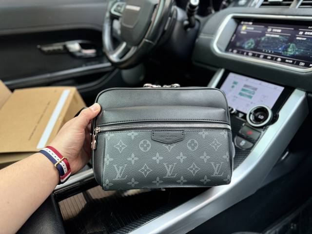 芯片版 高端货 新款 “Louis Vuitton”Lv邮差包 路易威登黑武士单肩包 M30233 Outdoor 经典老花 牛皮拼涂层帆布邮差包单肩包斜挎包