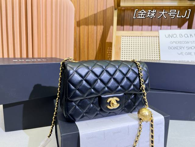 密封折叠礼盒包装 Chanel香奈儿 Cf金球大mini 高品质 版型超正 经典之王 姐妹们必冲的款 这包真的太香了 什么风格都能搭配 金球链条调节 集美们下手