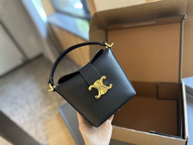 折叠礼盒包装 Celine24早春新品，Mini薯条包来喽 实物真的好可爱，斜挎手拎 尺寸14Cm