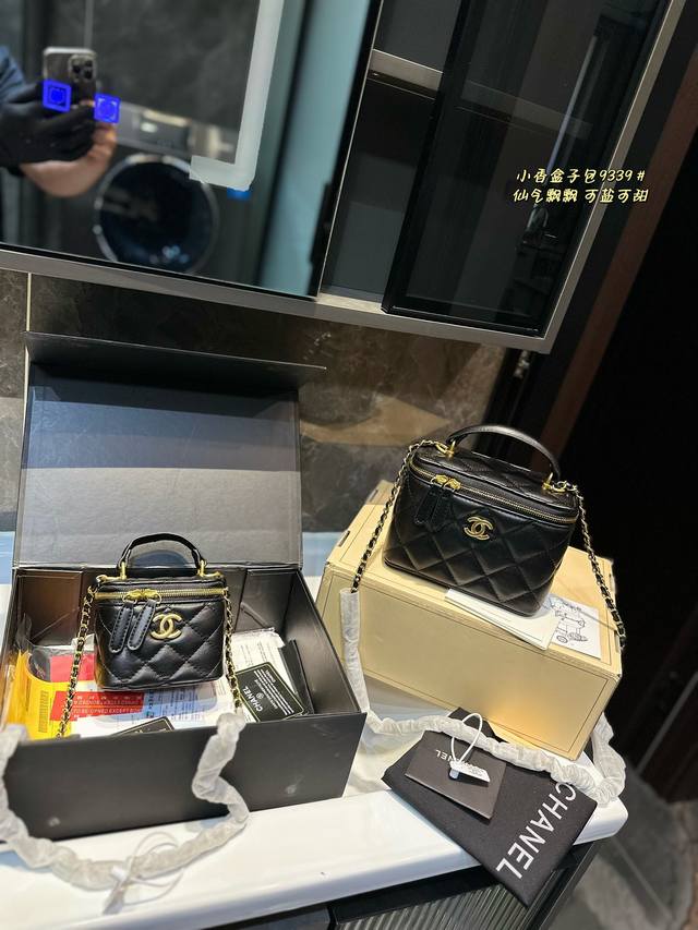 礼盒包装 Chanel 2024新品 双球涂层链条 盒子包 小箱子 最近的盒子包系列真的好火，小盒子当然是异常可爱啦。尺寸 11小 18大