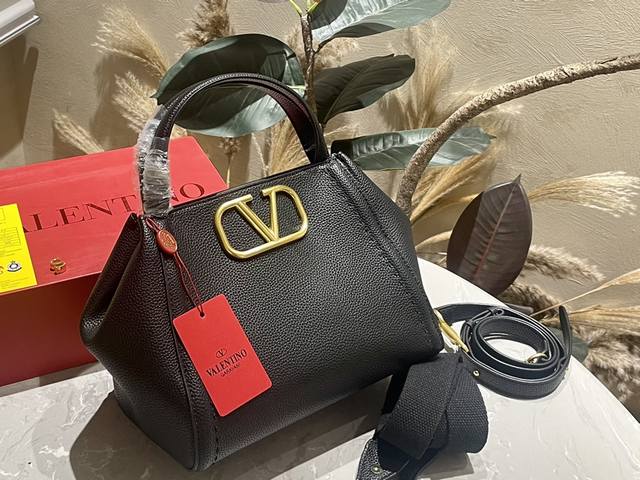 折叠礼盒 华伦天奴valentino女士 Valentino 秀款 Black Tie Valentino Letter Bag 来自valentino 的托特