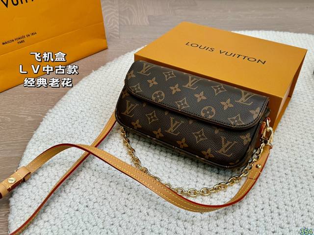 飞机盒 Lv老花包中古款 Lv Ivy Woc经典老花 超好背的一款 轻便好用~ 尺寸： 22 11