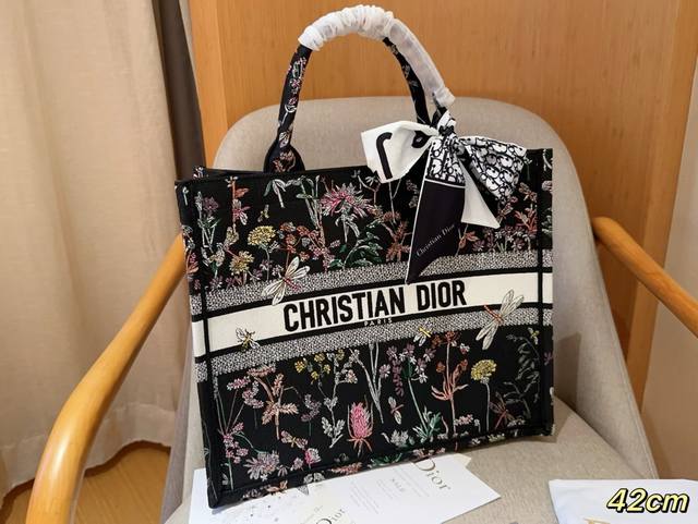 高版本配送丝巾 迪奥dior Tote Book 立体提花蜻蜓花卉 高密刺绣托特包 绝美的梦中情包 尺寸42Cm 礼盒包装