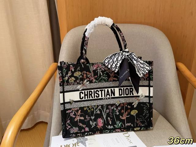 高版本配送丝巾 迪奥dior Tote Book 立体提花蜻蜓花卉 高密刺绣托特包 绝美的梦中情包 尺寸36Cm 礼盒包装