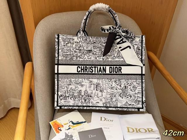 高版本配送丝巾 迪奥dior Tote Book 立体提花 高密刺绣托特包 绝美的梦中情包 尺寸42Cm 礼盒包装